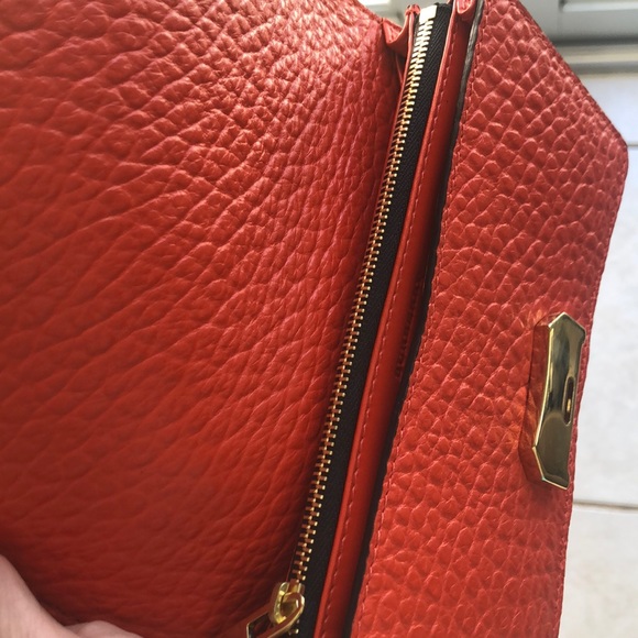 Small Gold Chain Cross Carry Burberry NEW.| Luxury|Designer - Picture 3 of 6